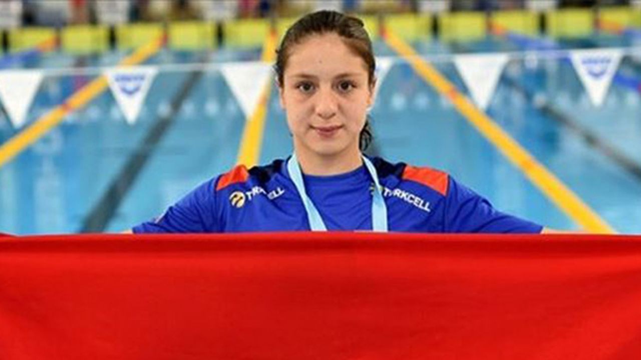 Türk sporcu dünya rekoru kırdı