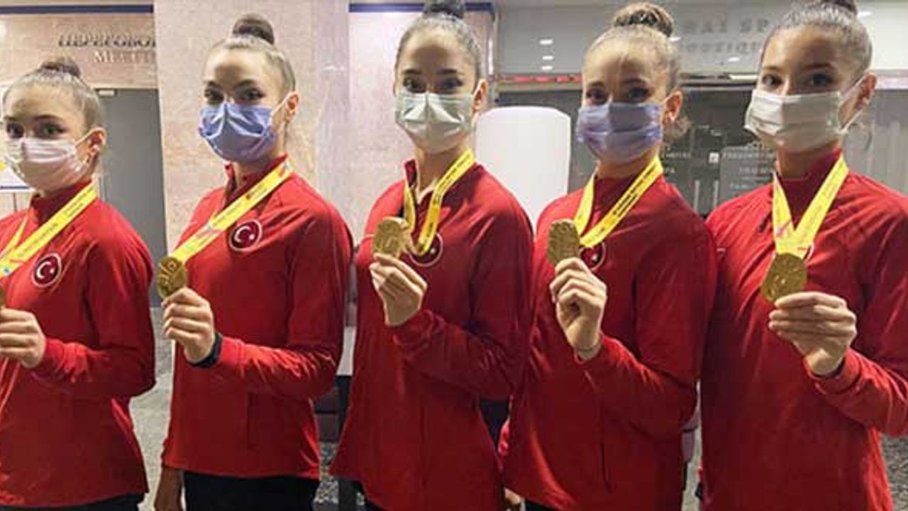 Türkiye'yi ilk defa şampiyon yaptılar