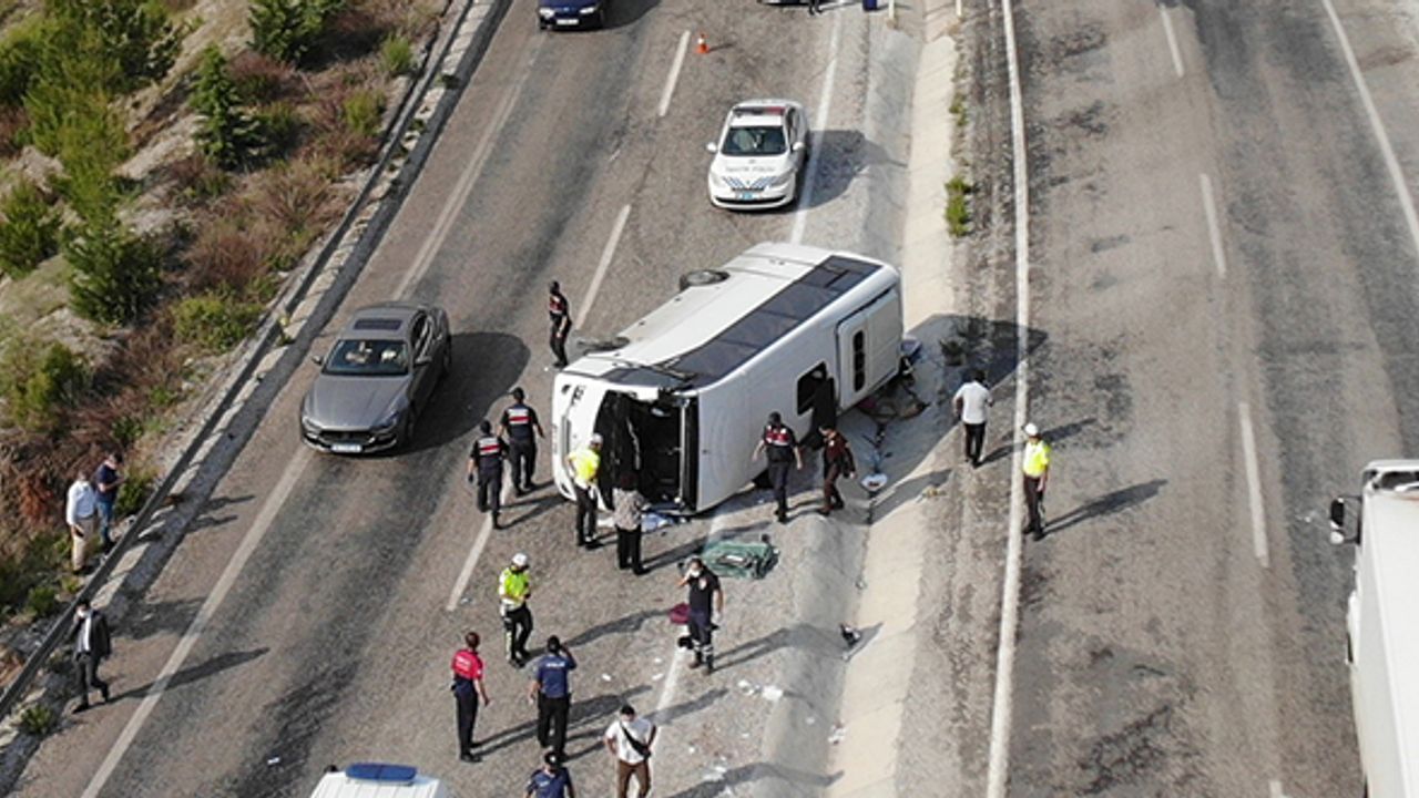 Lösemili öğrencilerin gezisi faciaya döndü! 4'ü ağır 25 yaralı