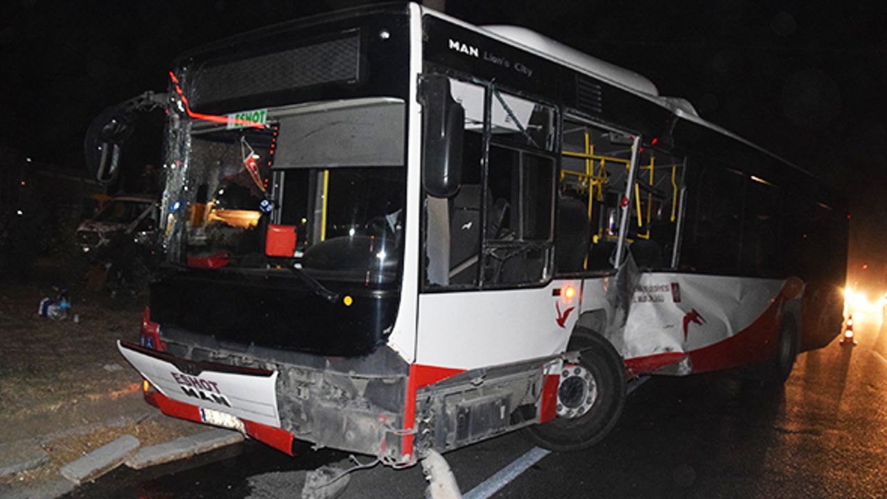 Belediye otobüsü ile TIR çarpıştı! 12 yaralı