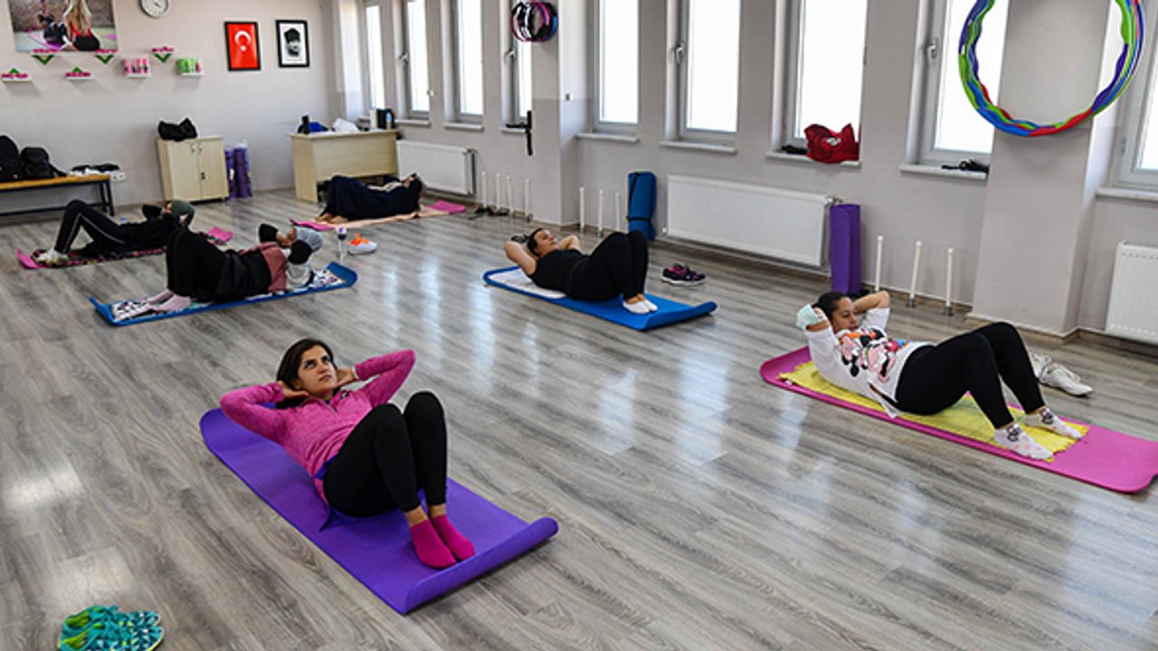 Tepebaşı'nda kadınlar pilatesle form tutuyor