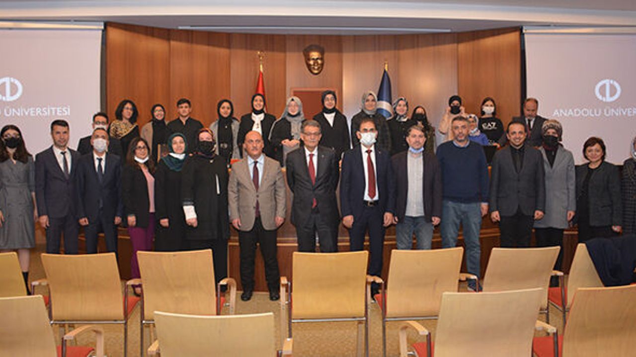 Anadolu Üniversitesi'nde Yunus Emre konuşuldu