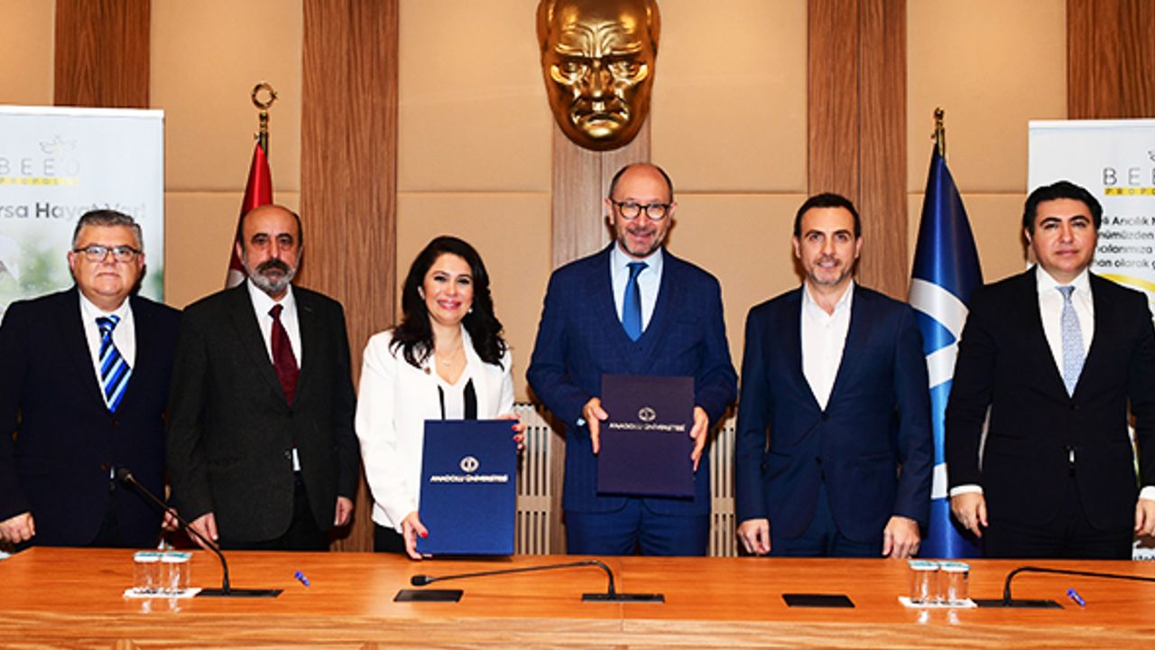 Anadolu Üniversitesi'nde çocuklar için imzalandı