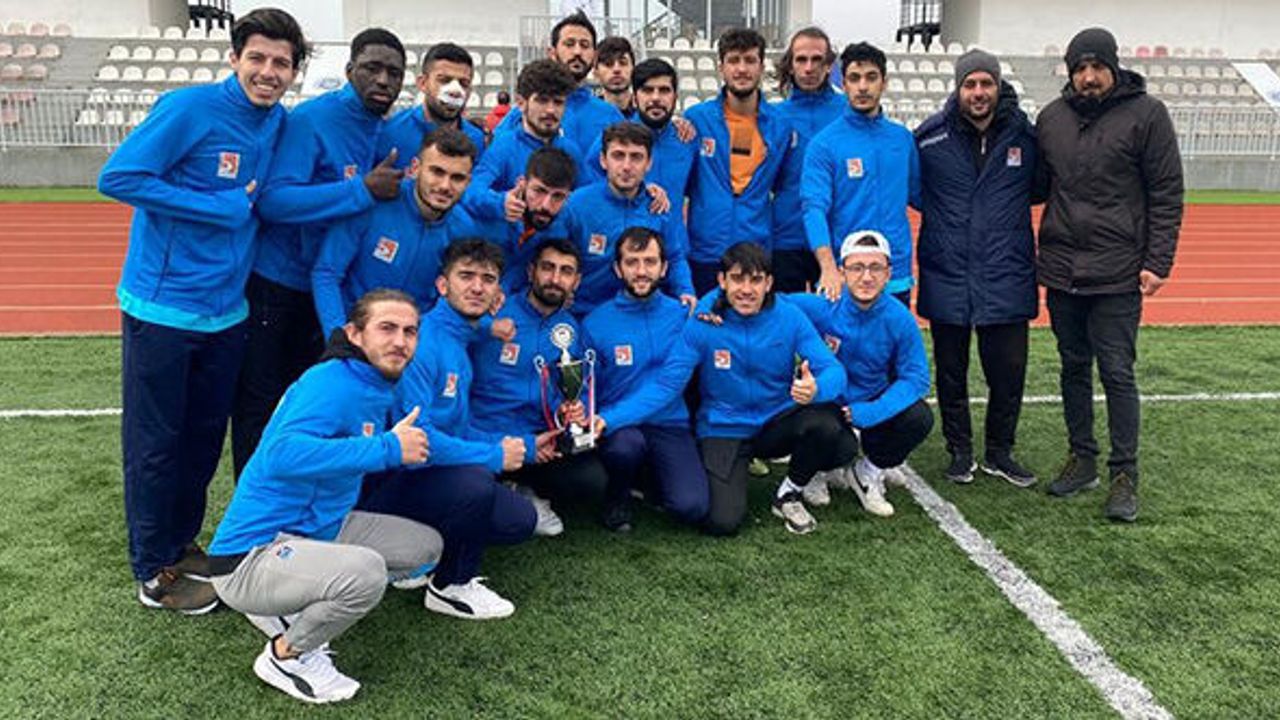 Bilecik Şeyh Edebali Üniversitesi turnuvadan kupayla döndü