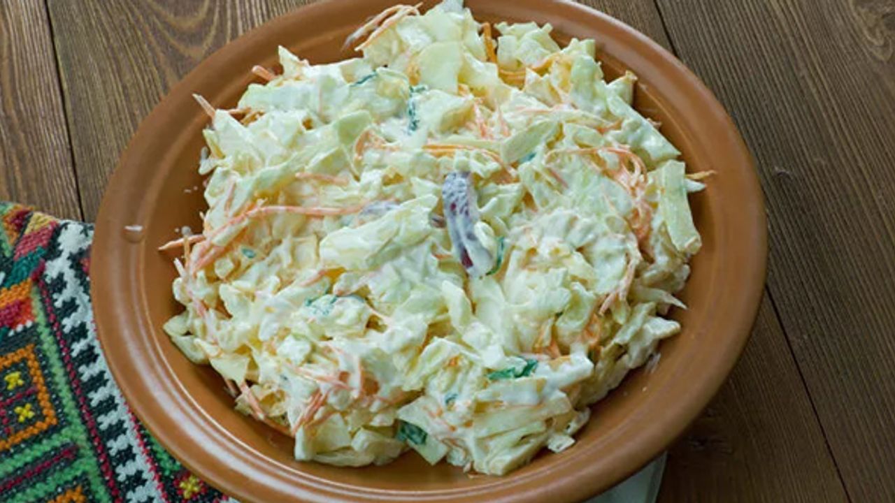Coleslaw salatası nasıl yapılır? Coleslaw tarifi