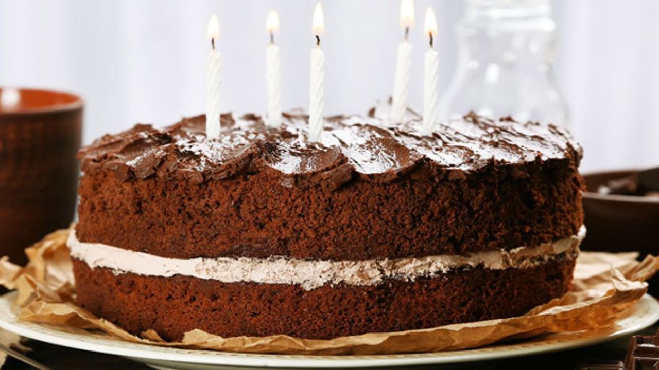 Ev yapımı yaş pasta nasıl yapılır? Ev yapımı yaş pasta tarifi