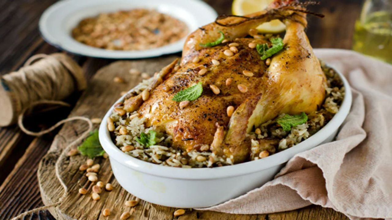 İç pilavlı tavuk dolma nasıl yapılır? İç pilavlı tavuk dolma tarifi