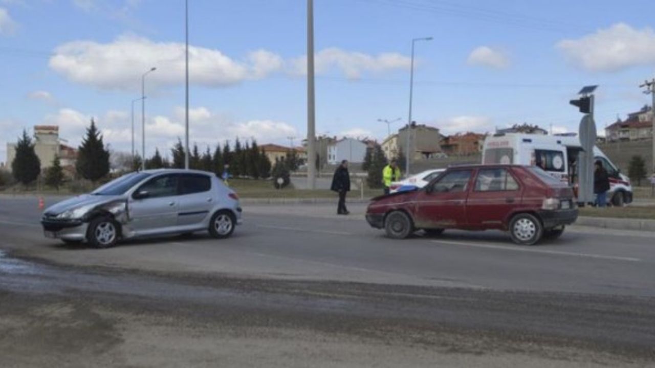 Kütahya'da trafik kazası! 2 yaralı