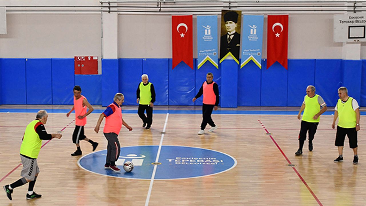 Tepebaşı'ndan 'Akil Ayaklar Futbol Aktivitesi'