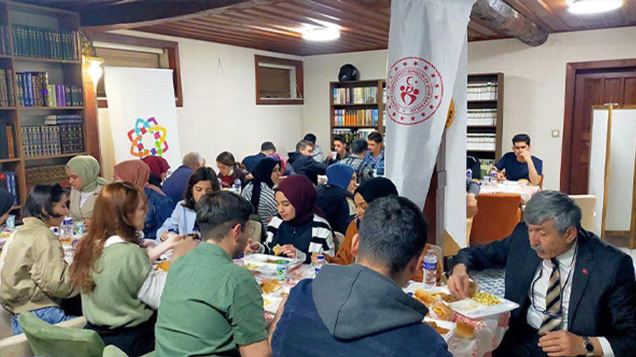 Eskişehir Türk Ocağı öğrencilere iftar sofrası kuruyor