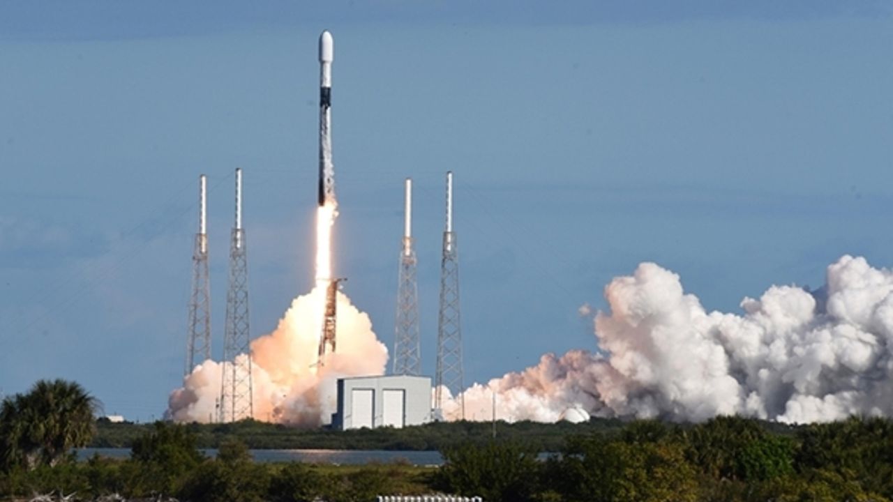 SpaceX, 53 Starlink uydusunu daha uzaya fırlattı