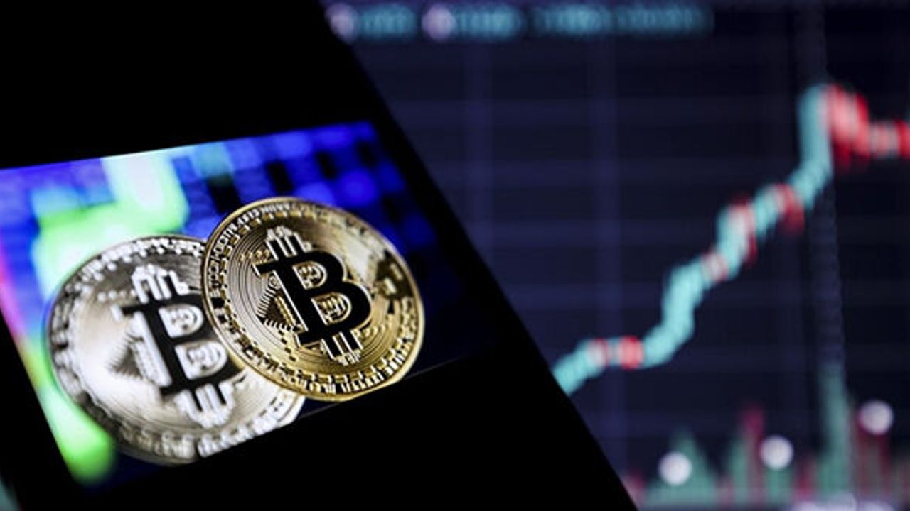 Bitcoin 10 ayın en düşük seviyesine geriledi - Medya Midas