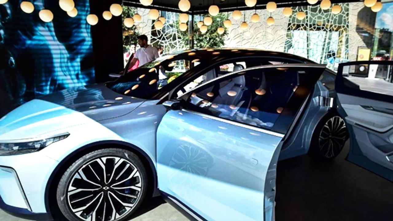 Togg'a yoğun ilgi... İstanbul'da görücüye çıktı