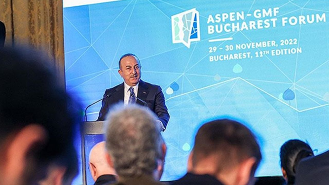 Bakan Çavuşoğlu'ndan Bükreş'te Ukrayna çağrısı