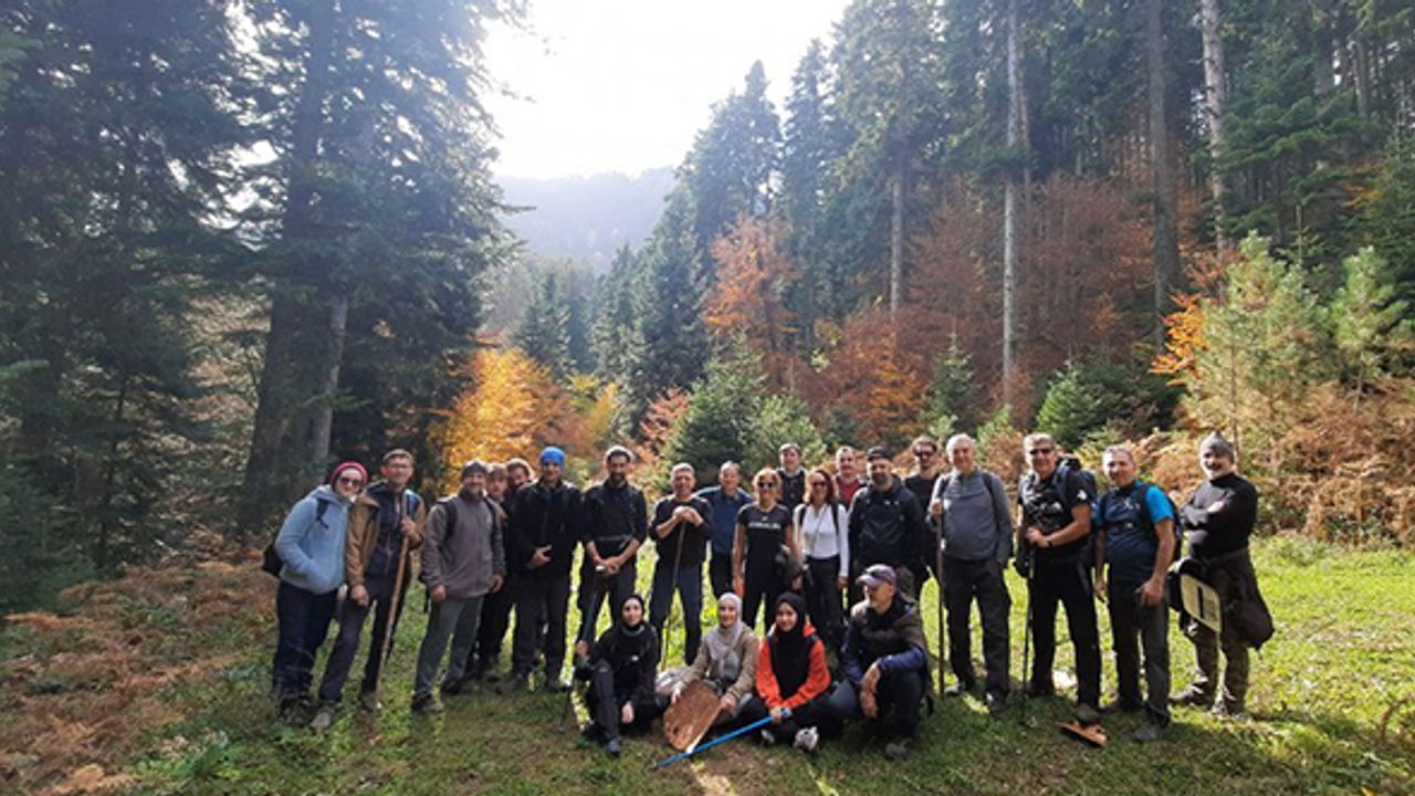 Eskişehirli doğa tutkunlarından Bozüyük'te doğa yürüyüşü