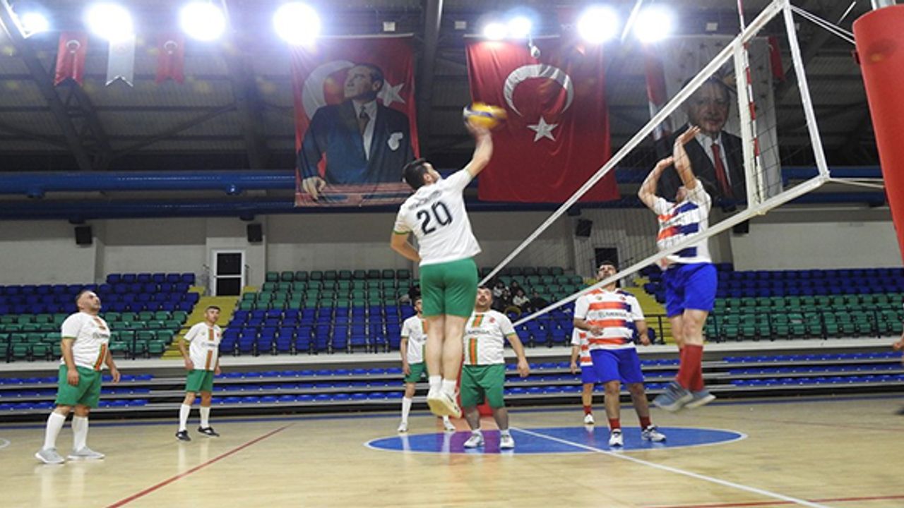 Kütahya'da voleybol turnuvası heyecanı başladı