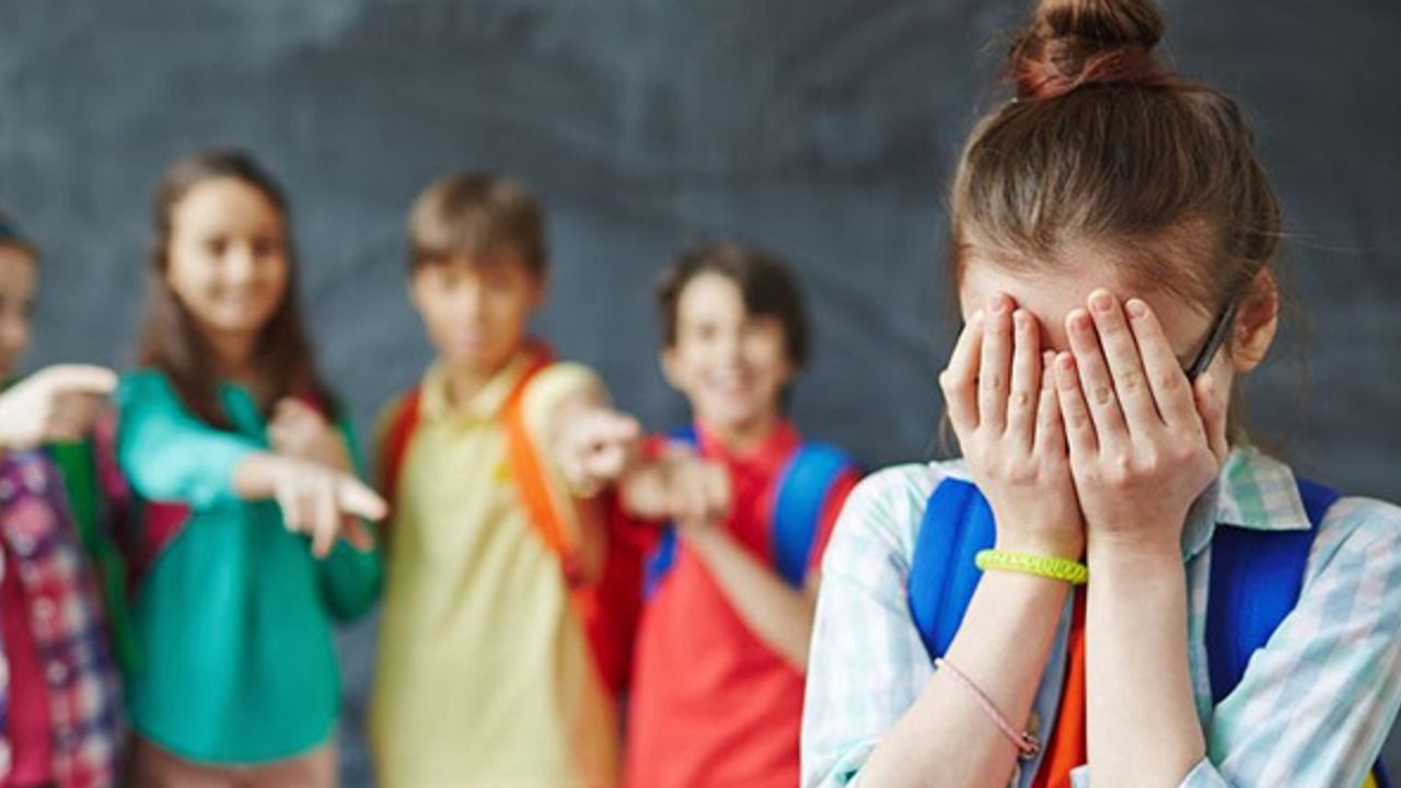 Akran zorbalığı medyadaki açık şiddet temsilleriyle artıyor