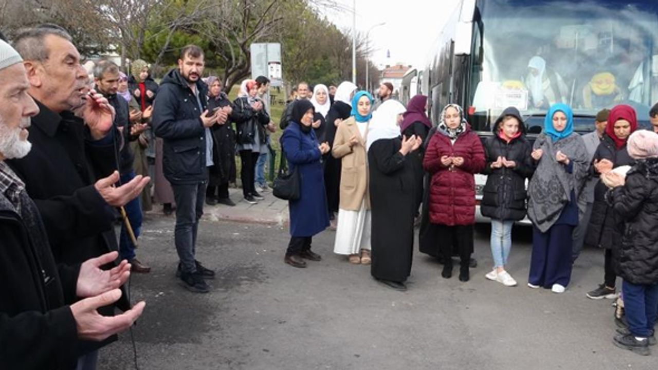 Kütahya'da kutsal topraklara gidenler dua ve gözyaşlarıyla uğurlandı