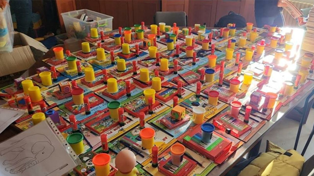 Anadolu Üniversitesi'nden depremzede çocuklara oyuncak yardımı