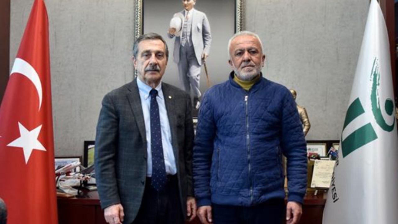 Depremzede yakınından Ahmet Ataç'a teşekkür ziyareti