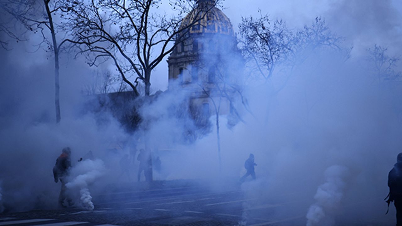 Fransa'da emeklilik reformuna dev protesto!