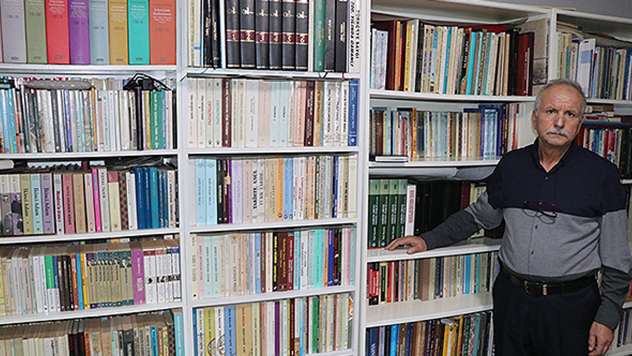 Kitapların arasında bir yaşam... Kütahyalı 38 yıllık memur evini kütüphaneye çevirdi