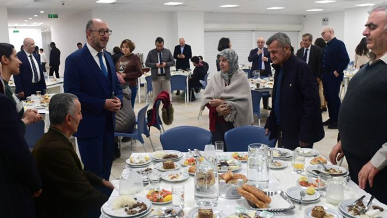 Rektör Erdal depremzede aileler ile iftarda buluştu