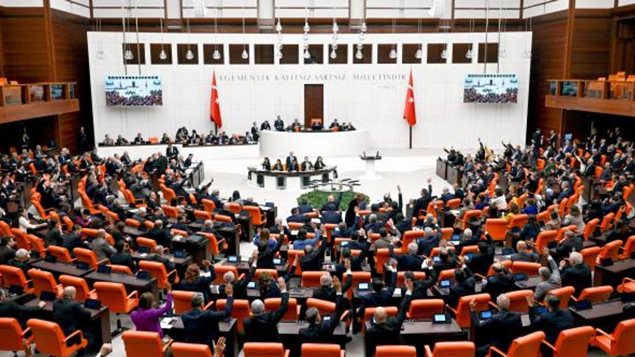 En düşük emekli maaşı ve geçici işçi düzenlemesi komisyondan geçti