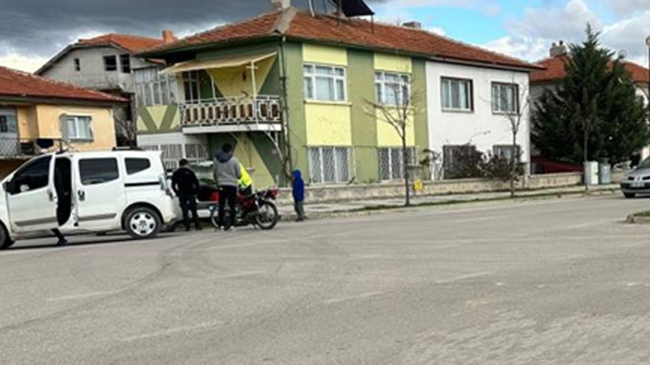 Afyonkarahisar'da ehliyetsiz sürücüler kaza yaptı! 2 yaralı