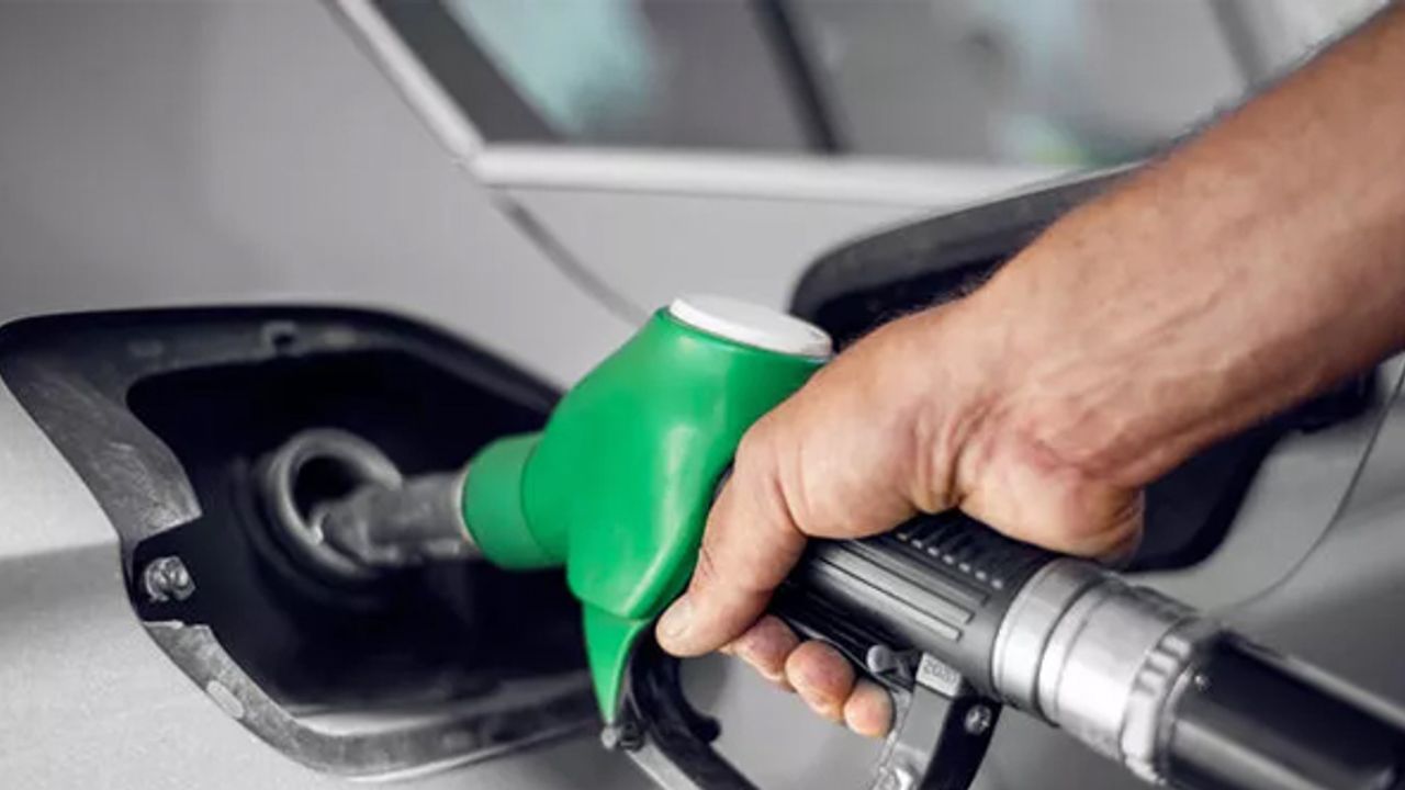 Benzine indirim yolda... Benzin ve motorin 2023 güncel fiyatları
