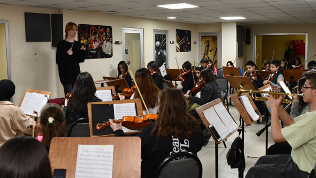 İki Elin Sesi Var Çocuk ve Gençlik Orkestrası'ndan konsere davet... "Çok keyifli olacak, tüm Eskişehir’i bekliyoruz"