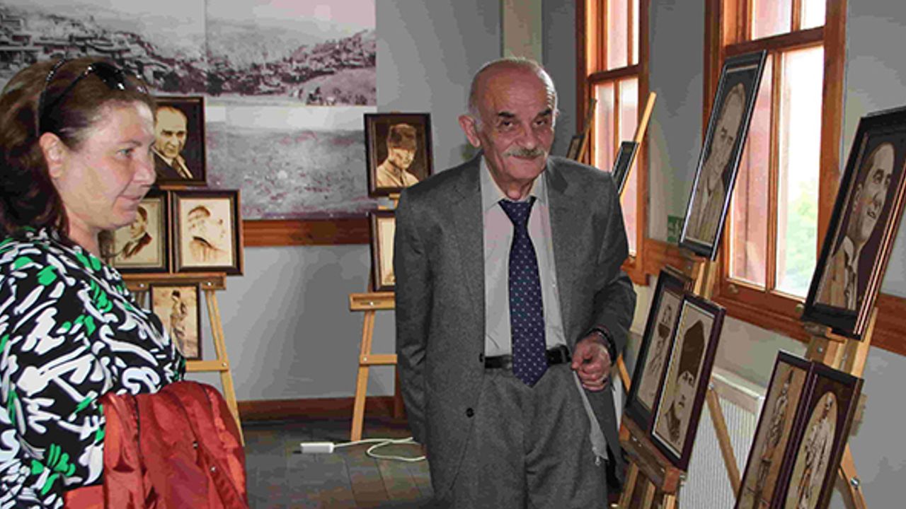 Eskişehirli emekli öğretmen ilk sergisini Bilecik'te açtı