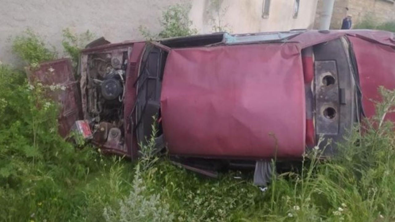 Afyonkarahisar’da otomobil takla attı! 6 yaralı