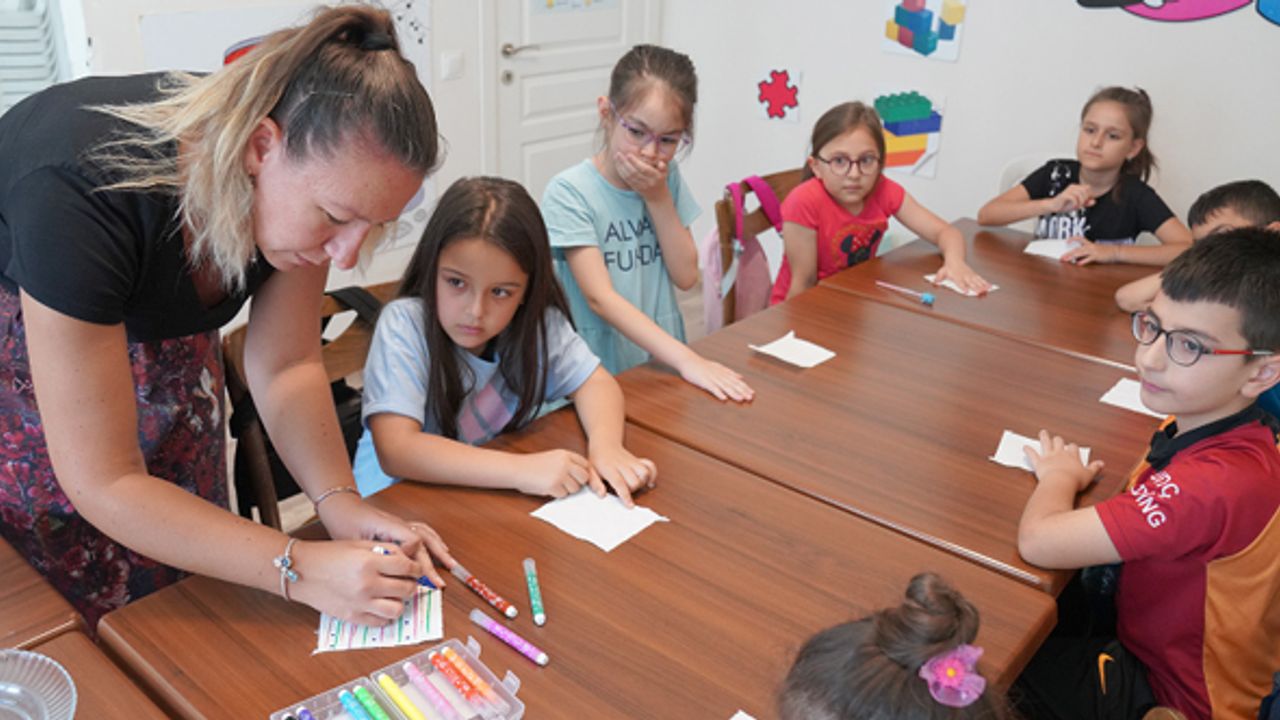 Tepebaşı'nda çocuklar bilimle tanışmanın keyfini yaşıyor