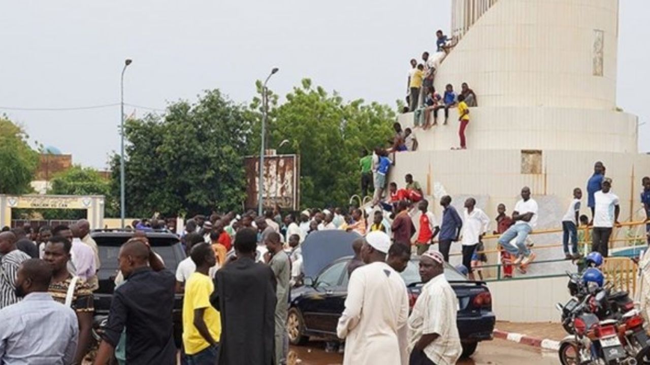 Nijer'de neler oluyor? Afrika'da dengeler değişiyor mu?