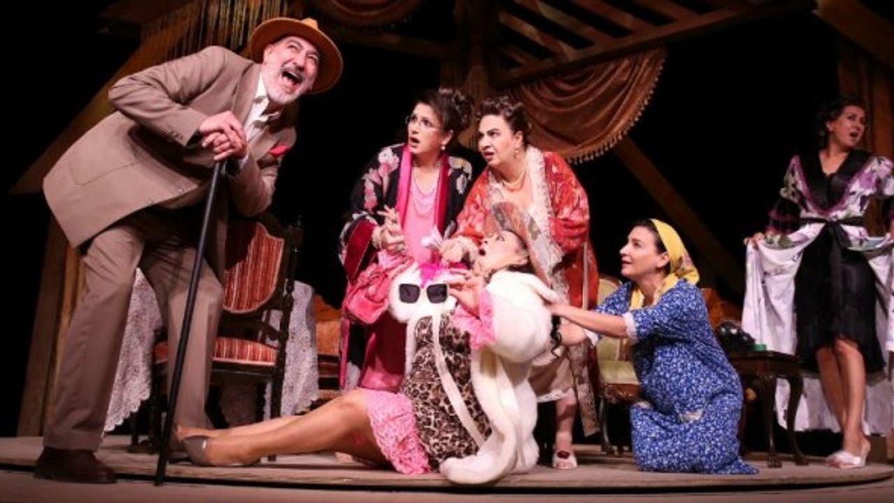 Eskişehir Şehir Tiyatroları'nın yeni oyunu izleyicilerle buluştu