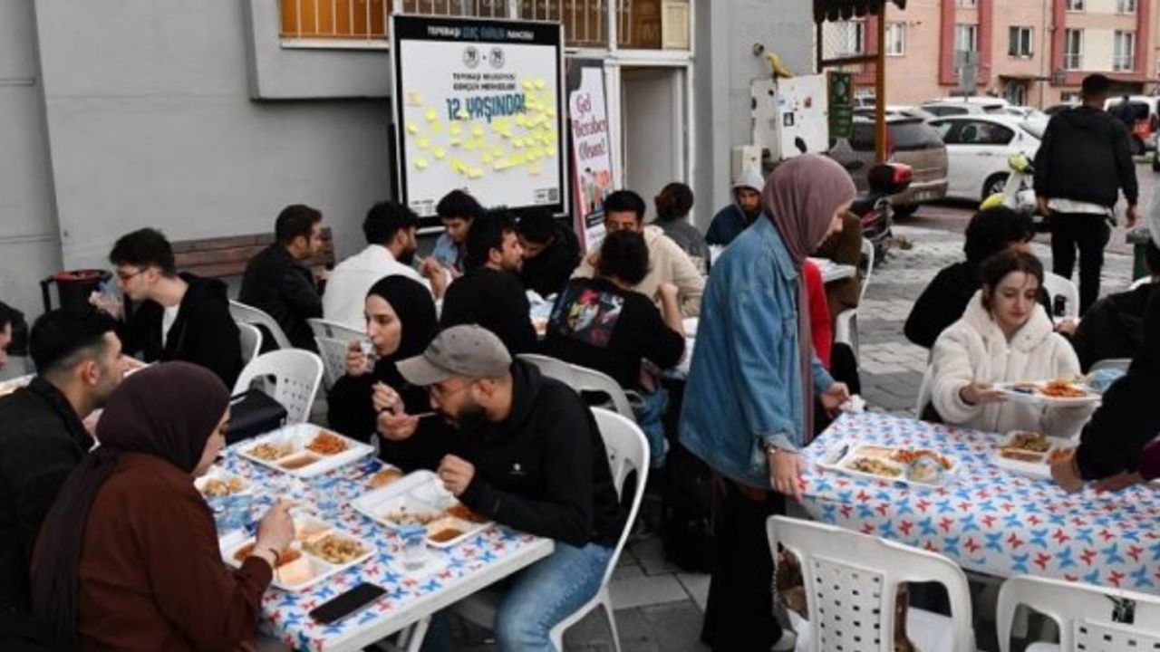 Tepebaşı Belediyesi'nden öğrencilere ücretsiz yemek hizmeti