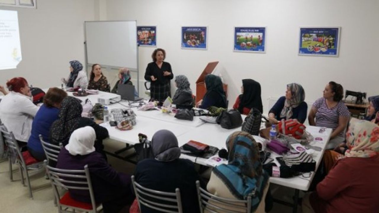 Tepebaşı'nda Belde Evi kursiyerlerine sağlık eğitimi
