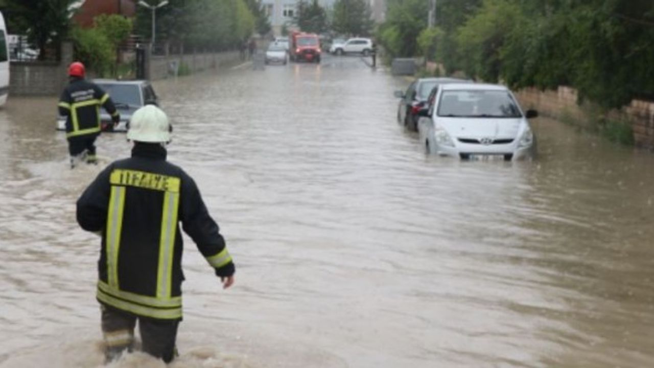 Kütahya için sel uyarısı! Meteoroloji o ilçelerde kuvvetli beklendiğini duyurdu