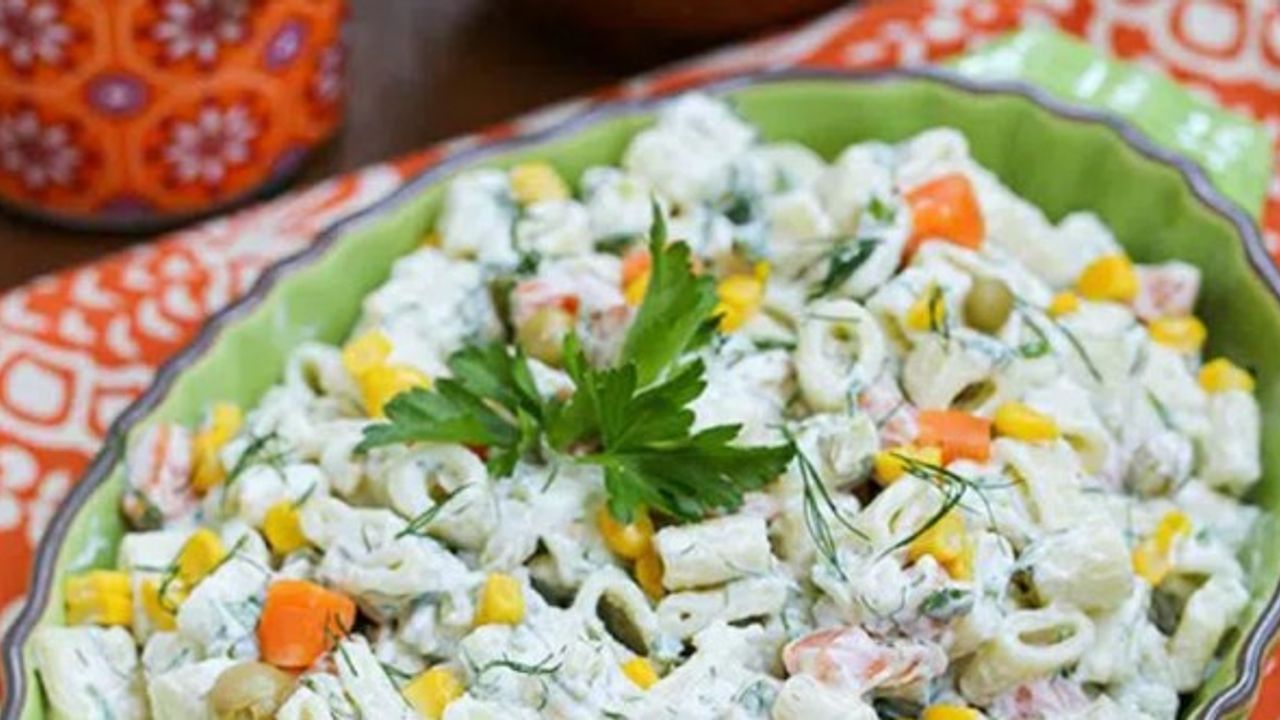 Makarna salatası tarifi... Makarna salatası nasıl yapılır? (Yoğurtlu)