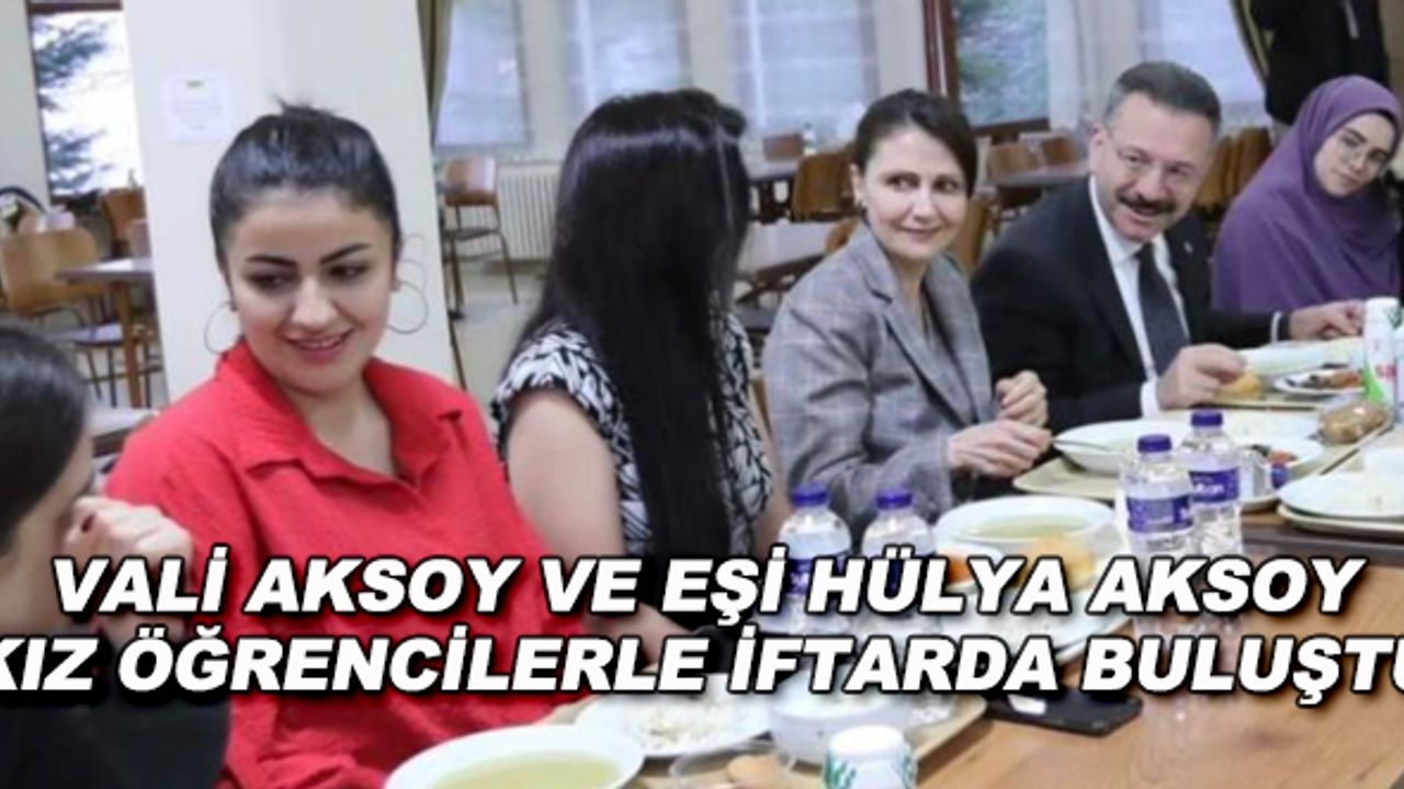 Vali Aksoy ve eşi Hülya Aksoy kız öğrencilerle iftarda buluştu