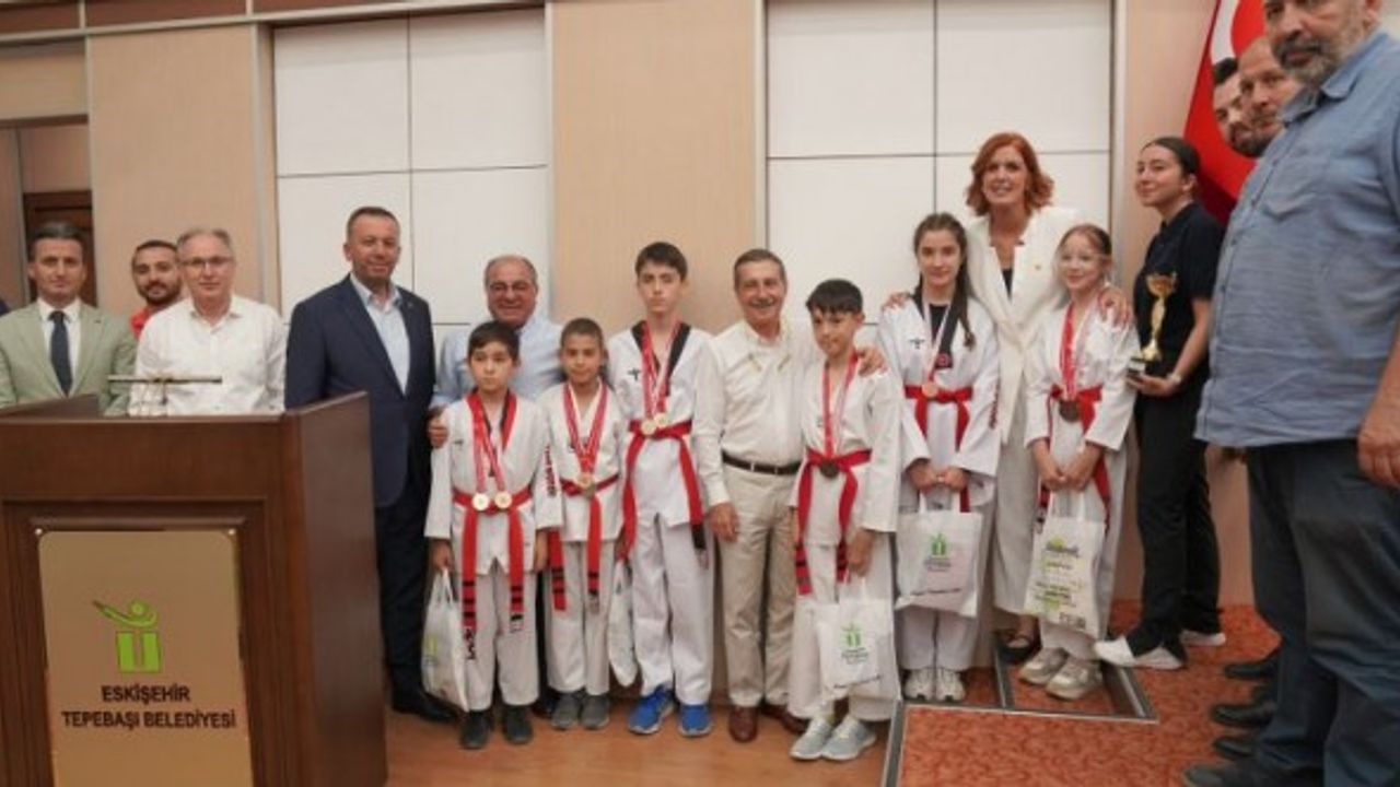 Başarılı sporcular Tepebaşı Belediyesi Meclisi'ne konuk oldu