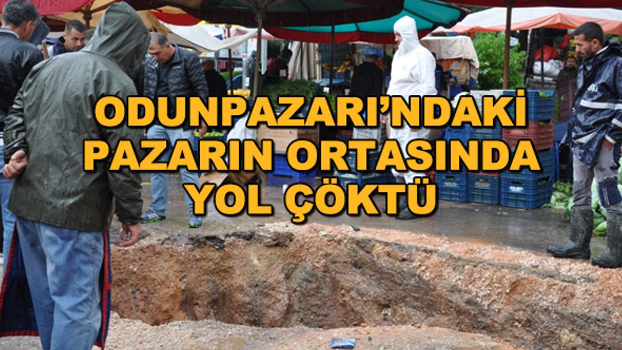 Odunpazarı'nda pazarın ortasında yol çöktü