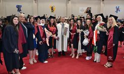 Lisansüstü Eğitim Enstitüsünün mezuniyet sevinci
