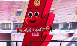 Tribünlerin Yeni Yıldızı Şimşek Oldu!