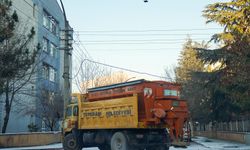 Tepebaşı’nda kar mesaisi başladı: 7/24 teyakkuz halindeki ekipler sahaya indi