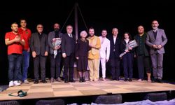 Sui Generis Tiyatro'dan Gemlik’te duygu dolu gece