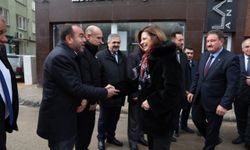 Başkan Ünlüce yenilenen taksi durağında