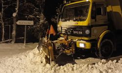 Büyükşehir ekiplerinden gece boyu kar mesaisi