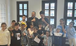 Minikler kendi şarkılarını yazdı